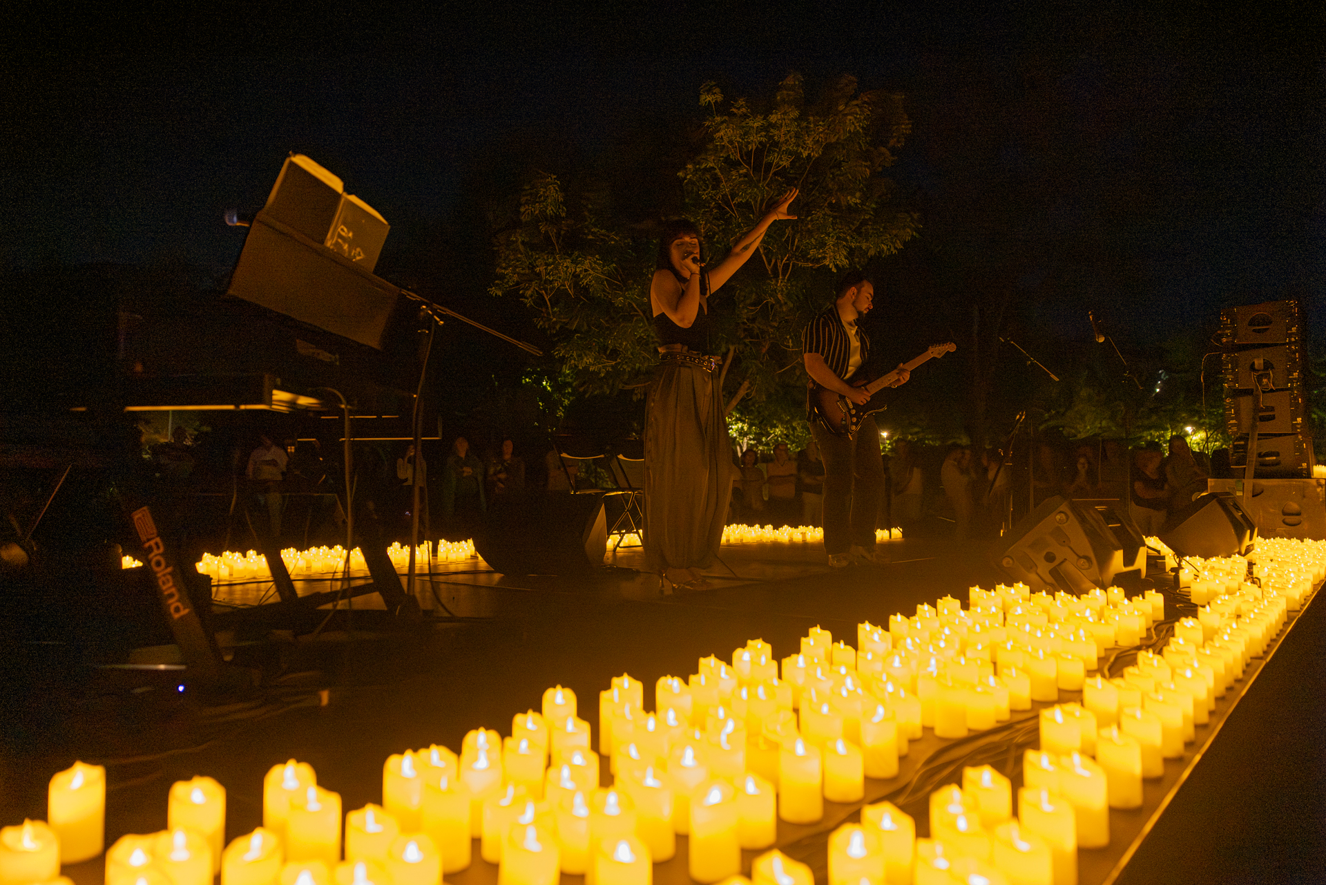 Concierto de Sofía Rico con iluminación de velas